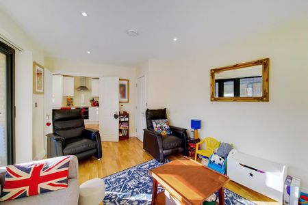 3 bedroom apartment to rent - Photo 2