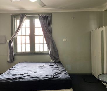 Room 1 for Rent in CBD Liverpool - Photo 1