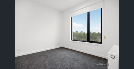 Executive residence in enviable location! - Photo 2