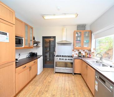 Room 3, 9 Eglantine Avenue, Belfast, BT9 6DW - Photo 6