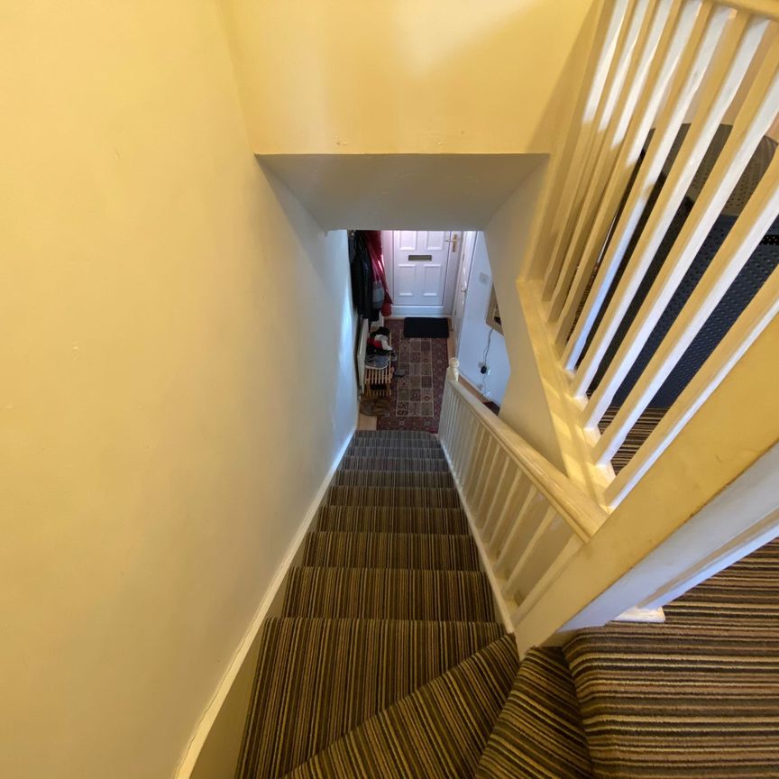£1,275 PCM, Two Bedroom House with Off-Road Parking and Enclosed Garden in Waterhouse Drive, Grangetown, Cardiff, CF11 8AY - Photo 1
