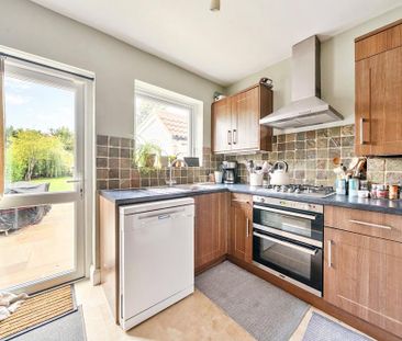 3 bedroom semi-detached house to rent - Photo 4