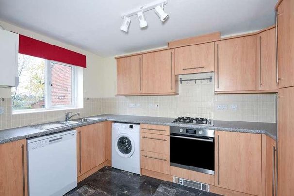 Newbury, Berkshire, RG19 - Photo 1