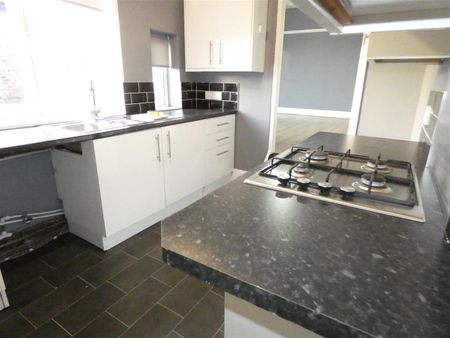 3 bed flat to rent in Rothbury Terrace, Newcastle Upon Tyne, NE6 - Photo 4