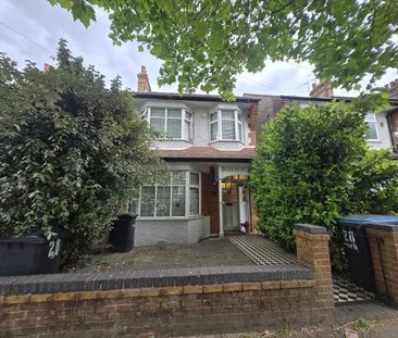 1 bedroom in a flat share to rent - Photo 5