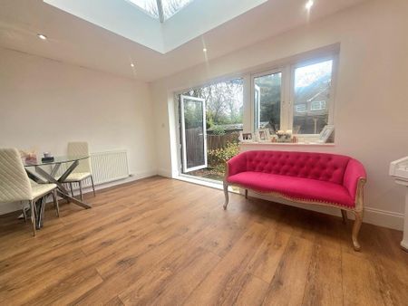 3 bedroom terraced house to rent - Photo 5