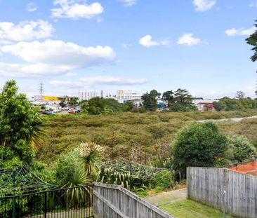 Peaceful 2 bed unit private 2 carparks - Photo 4