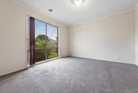 Stunning 3-Bedroom Family Home in Thomastown – The Perfect Blend of Comfort & Convenience! - Photo 2