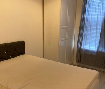 2 Bed Flat, Montrell Road, SW2 - Photo 3