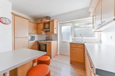 2 bedroom maisonette to rent - Photo 2