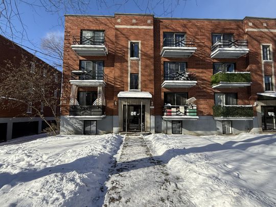 Appartement entièrement meublé de 2 chambres au cœur de Côte-des-Neiges. - Photo 1