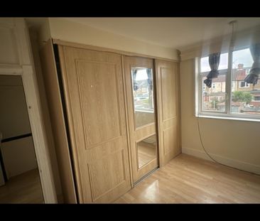 2 Bed Terraced House, Huxley Drive, RM6 - Photo 6