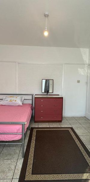 Hoylake Road, East Acton, London, W3 7NP - Photo 1