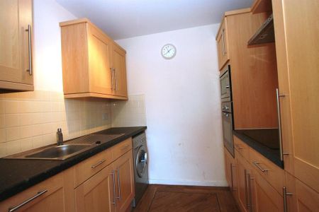 2 bedroom flat to rent - Photo 4