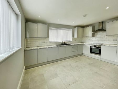 3 bedroom Detached Bungalow to let - Photo 4