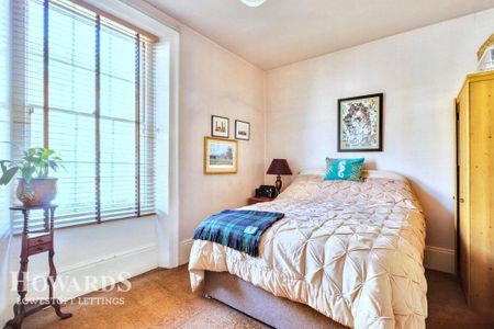 4 bedroom terraced house to rent - Photo 3
