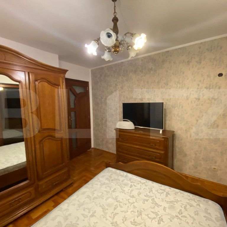 1 camera decomandată de inchiriat într-un apartament cu 4 - Fotografie 1