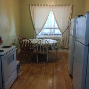 Bright/Clean/Large/Quiet Building; Cable & Internet Included - Photo 2