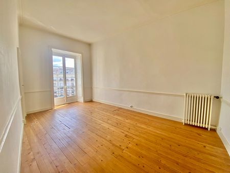 A Louer - Nantes Place Sanitat - Appartement Bourgeois 4 Pièces De 108.18 M² - Photo 3