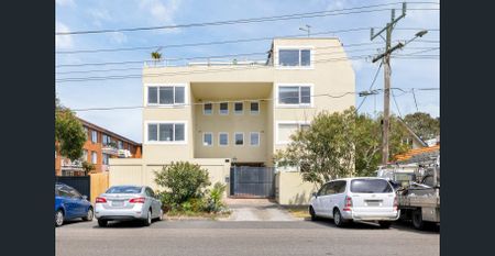 Sun-Drenched Sanctuary in Prime St Kilda West - Photo 4