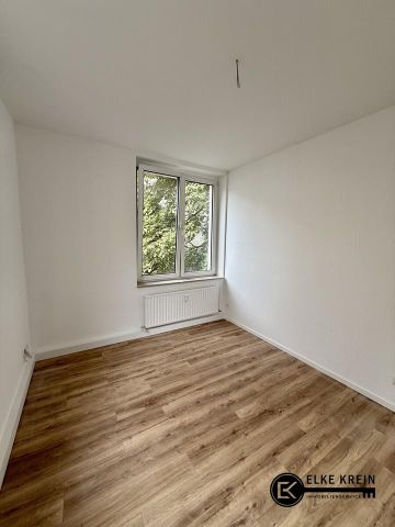 Willkommen in Ihrem neuen Zuhause! Diese großzügig geschnittene 3-Zimmer-Wohnung im 1. Obergeschoss eines umfassend sanierten Jugendstilhauses bietet modernen Wohnkomfort in historischem Ambiente.... - Photo 3