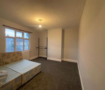 3 bedroom semi-detached house to rent - Photo 6