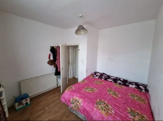 4 Bed Flat, Bushey Road, E13 - Photo 1