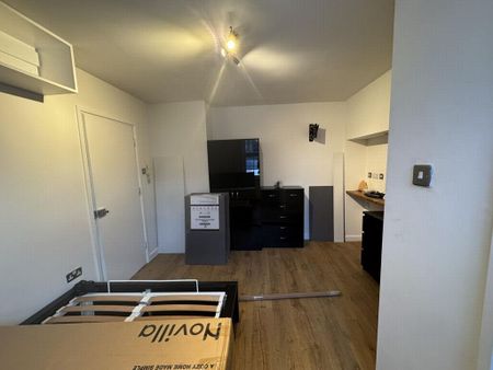 1 bedroom in a house share to rent - Photo 2