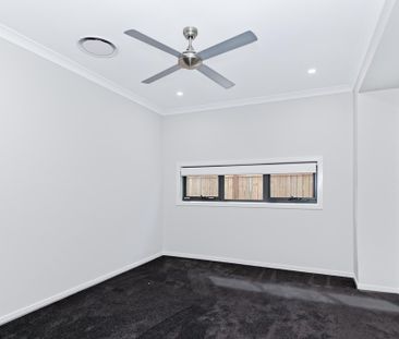 Large Family Home! - Photo 3