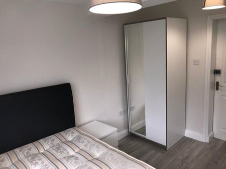 1 bedroom in a house share to rent - Photo 5
