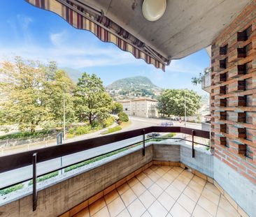 2.5 locali spaziosi in zona strategica con autorimessa - Foto 2