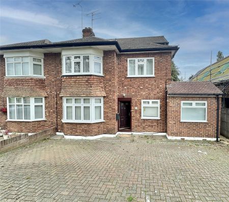 4 bedroom semi-detached house to rent - Photo 5