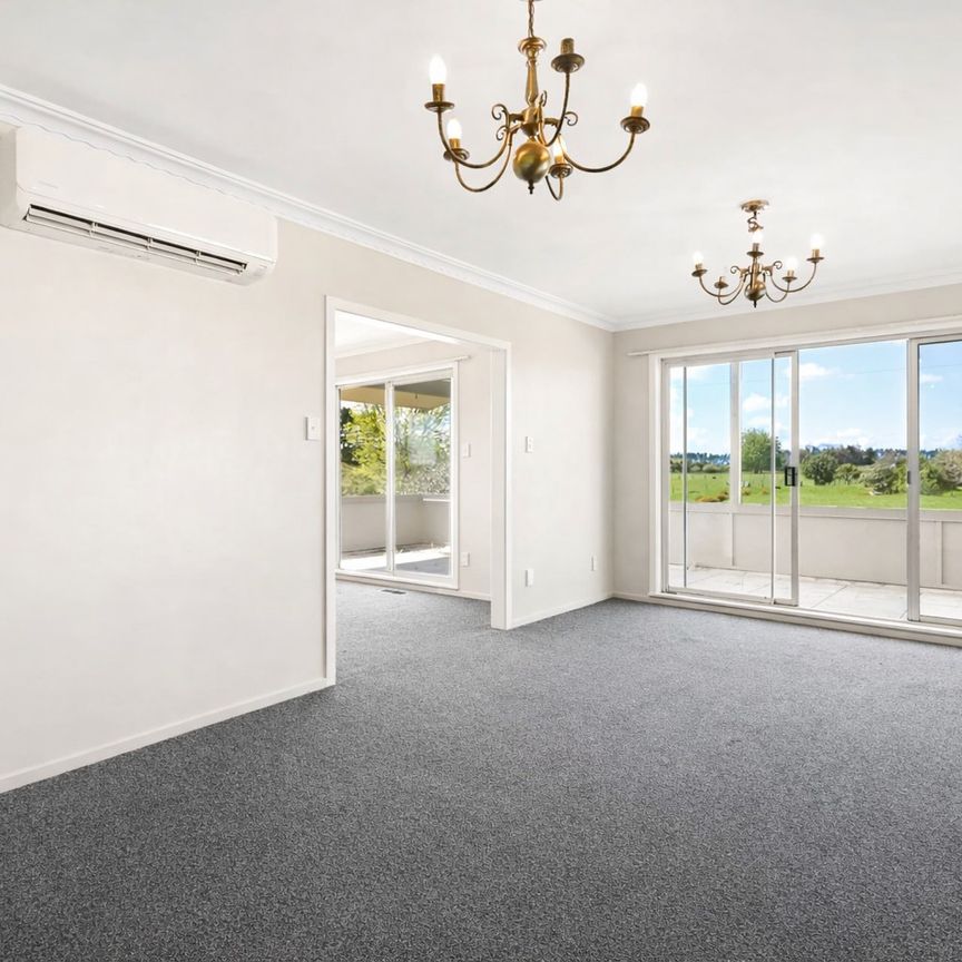 Perfectly positioned in the heart of Horotiu, this generous 5 bedroom, 2 bathroom home offers the ultimate balance of peaceful rural living and easy city access. - Photo 1