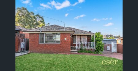 GREAT SIZE FAMILY HOME! - Photo 4