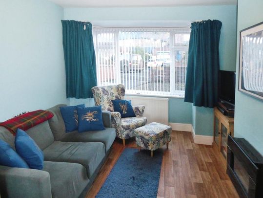 3 bedroom semi-detached house to rent - Photo 1