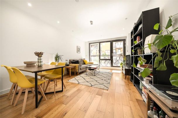 2 bedroom flat to rent - Photo 1