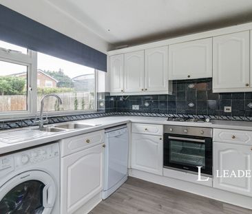 3 bedroom house to rent Cherry Close, Banstead, SM7 - Photo 5