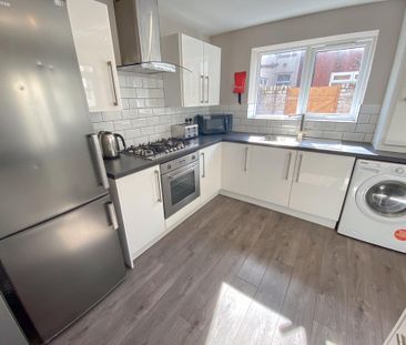 6 bedroom terraced house to rent - Photo 4