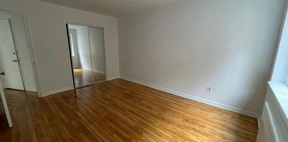À louer 1275$ – 3 ½ au 2715 Place Darlington, Côte-des-Neiges - Photo 2