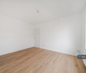 3 bedroom end of terrace house to rent - Photo 6
