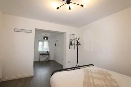 3 bedroom semi-detached bungalow to rent - Photo 4