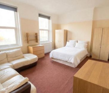 4 bedroom flat share to rent - Photo 2