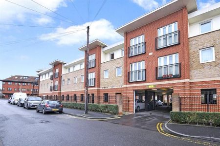 Uxbridge Road, Hillingdon - Photo 5