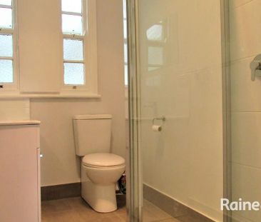 Two Bedroom Fully Renovated Home - Photo 4