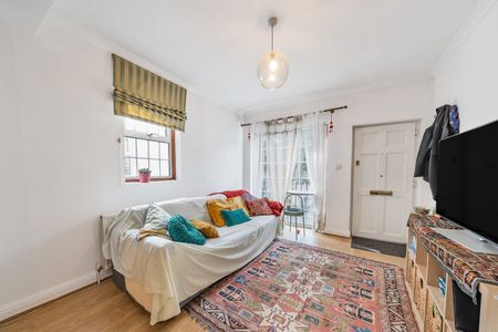 Old Woolwich Road, London, SE10 - Photo 2