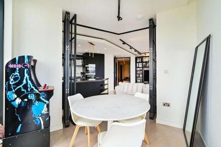 Crown Place, EC2A - Photo 3
