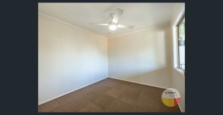 Cozy 2 Bedroom Home Close to Town - Photo 3