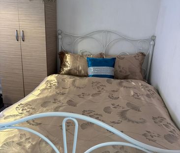 Room in a Shared Flat, Harts Lane, IG11 - Photo 3