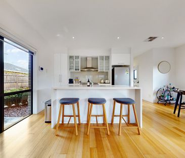 Super Spacious Townhouse - Photo 3