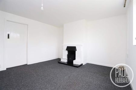 Beccles Road, Lowestoft, NR33 - Photo 5